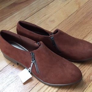 Brown suede shooties